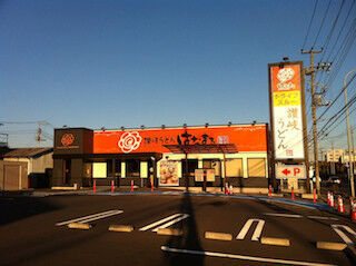 埼玉県草加市に、「はなまるうどん」が郊外型ドライブスルー店をオープン