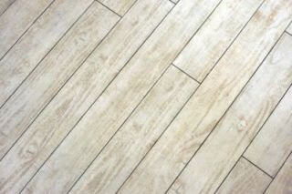 地震でモノが落下してフローリングに傷が……。修理代は誰が払う？