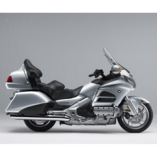 ホンダ、大型二輪スポーツツアラー「ゴールドウイング」シリーズに新色追加