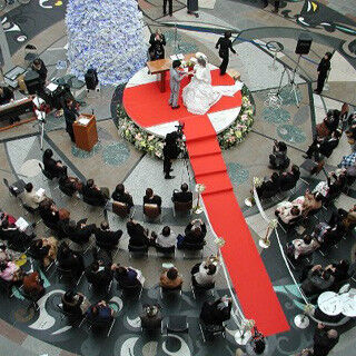 香川県高松市で、広く市民に結婚を誓う「市民結婚式」 - 大西市長も参列