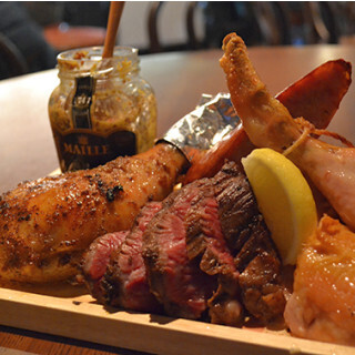 食のトレンド満載--New Openグルメガイド (14) 肉食系にオススメ! 豪快な海賊ダイニング「DAN-CHIKEN-DAN ～WATERCITY～」