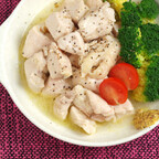 鶏むね肉の激ウマ料理 (10) オリーブオイルと日本酒で煮る「油塩鶏」が超しっとりで激ウマ!