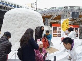 東京都・有楽町に約20トンの巨大かまくら登場!-「秋田の雪まつりin有楽町」