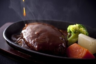 大阪府・東梅田にイベリコ豚などが楽しめるワイン食堂「BarVita」オープン