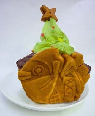 東京スカイツリーそばのたい焼き店に「クリスマスツリーたい焼」登場