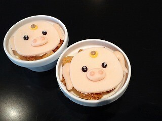 大阪府心斎橋のホテル日航大阪に、「ブットンくん」のパンナッコッタ