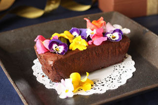 食べられる花のケーキ「ショコラ・フルール」が新発売