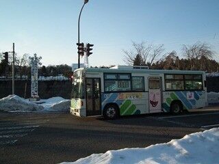 新潟県上越市でスキー発祥を祝うレルヒ祭に合わせ、ラッピングパス運行!