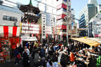 東京都日本橋で、江戸時代から続く行事「薬研堀不動尊 納めの歳の市」開催