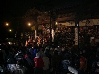 栃木県足利市の節分行事は、鎧武者が集結。迫力の「鎧年越」
