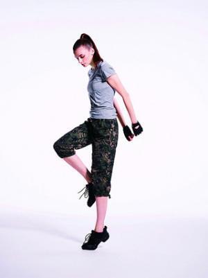 スタイルアップ効果をもつパンツ「GYM-PAN」に、新しいプリント柄＆色が追加