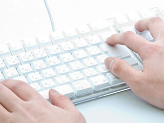 キーボードが打てない…かじかんだ手・指をすばやく温める方法