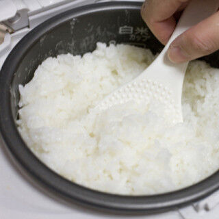 究極の「貧乏飯」--「パスタにコンソメ粉だけ」「小麦粉を水で溶いて焼く」