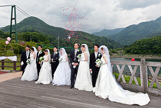 無料で結婚式！栃木県「もみじ谷大吊橋」を式場に5組募集