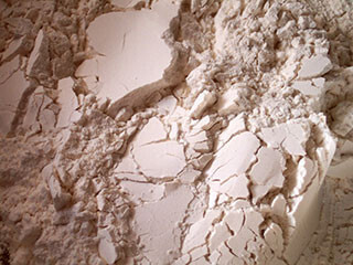 賞味期限の切れた小麦粉の活用法が知りたい