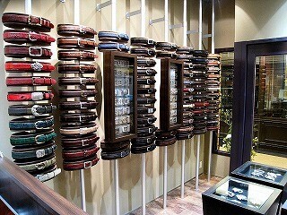 800種のバックルと200種のストラップから作る、ベルト専門店が大阪府に登場