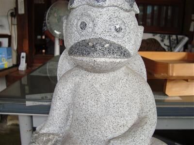 【突撃！COBS】石材屋さんに置いてある「オモシロ石像」　実際に売れているの？