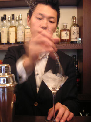 【エンタメCOBS】バーテンダーにかっこいいシェーカーの振り方を聞いた