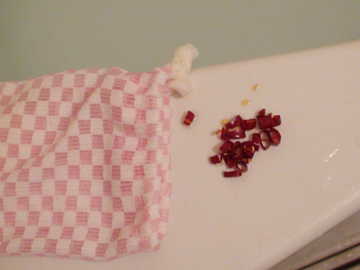 【エンタメCOBS】ゆず、しょうが、唐辛子に激辛ソースまで……冬に温まるお風呂決定戦！