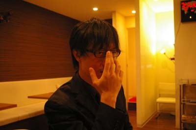 【エンタメCOBS】いちばんカッコいいメガネの直しかたを徹底研究！