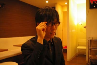 【エンタメCOBS】いちばんカッコいいメガネの直しかたを徹底研究！