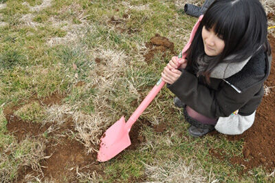 【エンタメCOBS】老若男女がひたすら穴を掘る！　「全国穴掘り大会」に出場した