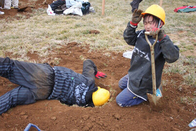 【エンタメCOBS】老若男女がひたすら穴を掘る！　「全国穴掘り大会」に出場した