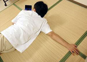 【コブスくんのモテ男道！】鍼灸師が教える。ゲームポーズの首痛・肩痛をセルフケア