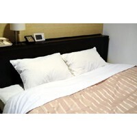 【エンタメCOBS】女性に聞きました。男性と一緒に寝る時はくっついて寝たいですか？