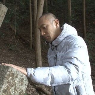 海老蔵、京都の神社で語り継がれる謎生物を探索 - 鋭い直感に専門家も感心