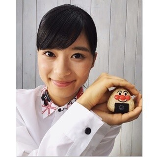 芳根京子、おにぎり持って見つめるショットに「ドキッとしました!」と反響