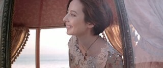 ベッキー、新CMで夢に向けて旅立つシンデレラ熱演! 人生初の馬車に大興奮