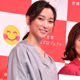 杏、第3子妊娠を発表後、初の公の場 - 双子の成長に「私もつられて笑顔に」