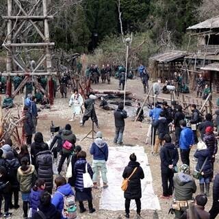 木村拓哉、"不死身"の生き様 - 映画『無限の住人』と「無限の想い」 (4) 死体を踏む覚悟はあるか 「1対300」ラストシーンと剣客の死闘
