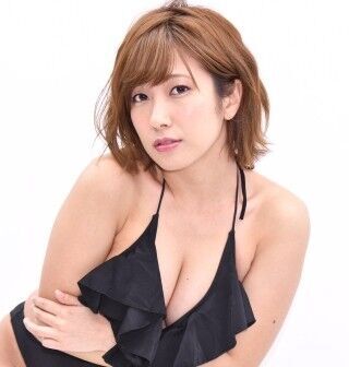 元SKE48の佐藤聖羅、変形水着のシーンは「胸の柔らかさも強調されてエッチ｣