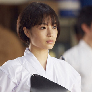 広瀬すず、映画『先生！』で弓道に初挑戦! 美しい姿に指導の先生も絶賛