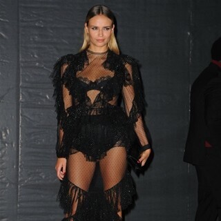 ナターシャ･ポーリー、アルベルタ･フェレッティの広告塔に