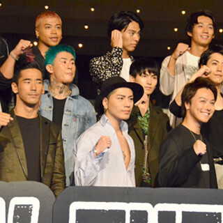 TAKAHIRO、小林直己の役作りに驚愕! 壁の向こうから”刀だけ”の迫力