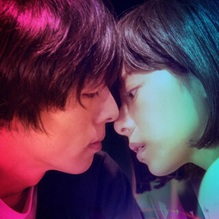 高橋一生、桜井ユキと幻想的なキス寸前! 監督も涙した新作映画場面写真