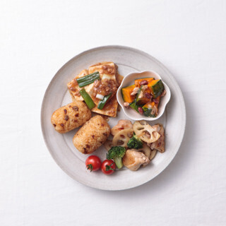 松本潤、手慣れた仕草で料理! キッコーマンWEB動画で"和ンプレート"に挑戦