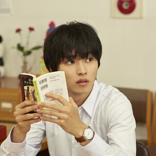 山崎賢人の手にした本に隠された、『氷菓』原作へのオマージュとは?