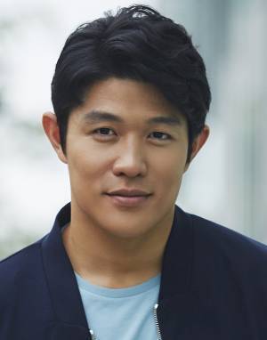 鈴木亮平、山崎賢人の先輩役で映画『羊と鋼の森』に出演