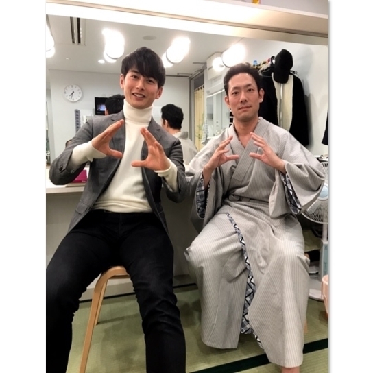 石黒英雄×中村勘九郎、"ウルトラマンオーブ"ポーズ2shot披露
