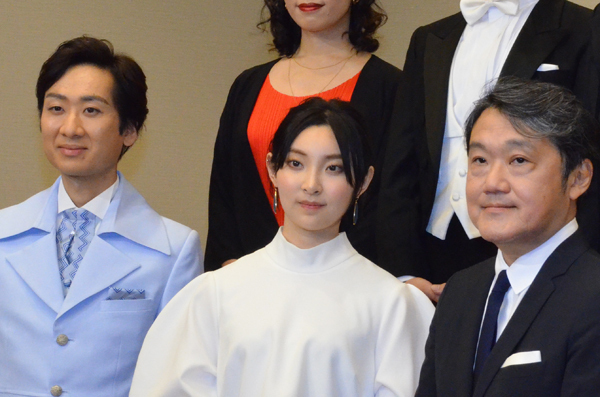 家入レオ&橋本良亮、2017年の漢字は「五」 意気投合でハイタッチ