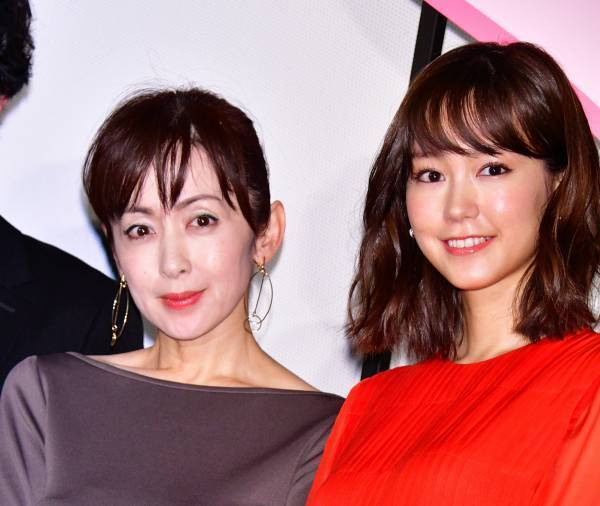 斉藤由貴、4カ月ぶりに公の場登場も報道陣の質問には無言