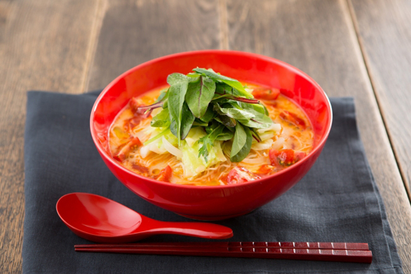 Oisix、一風堂が監修した「野菜たっぷりベジポタラーメン」を発売