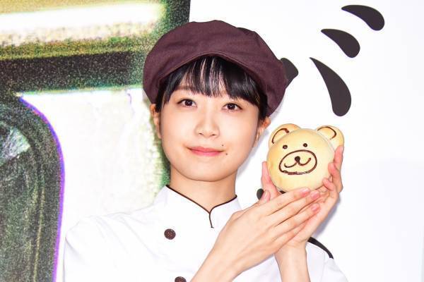 深川麻衣、パン屋さんの1日店長に就任「制服を着ると気持ちが引き締まる」