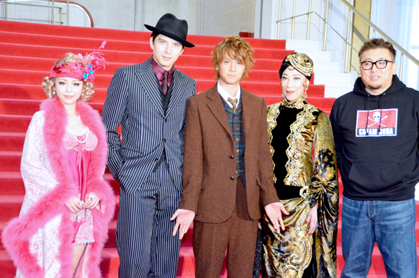 城田優圧巻タップ、浦井健治濃厚キス? お尻も注目『ブロードウェイと銃弾』