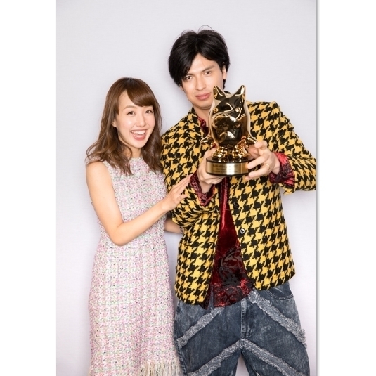 アレク、不倫報道で「人生終わった!て」夫婦でのアメブロ最優秀賞で回顧