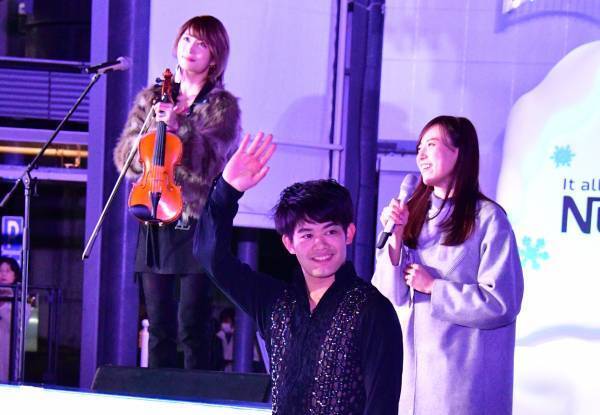 バレンタインデーの夜に、小塚崇彦とAyasaが夢のコラボレーション